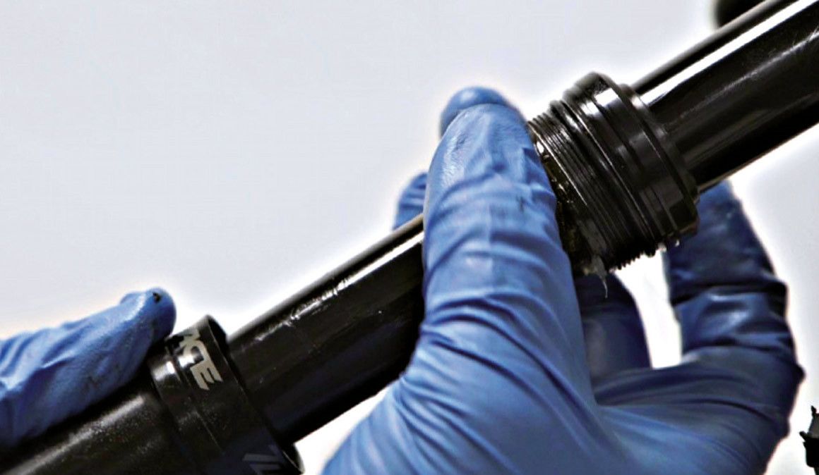 Como lubrificar o espigão telescópico 