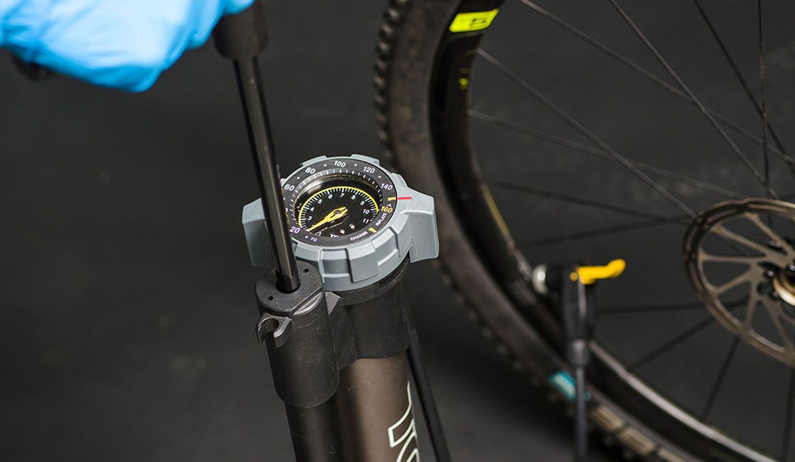 Vais voltar a pedalar? Revê a pressão das tuas rodas e da suspensão/amortecedor 