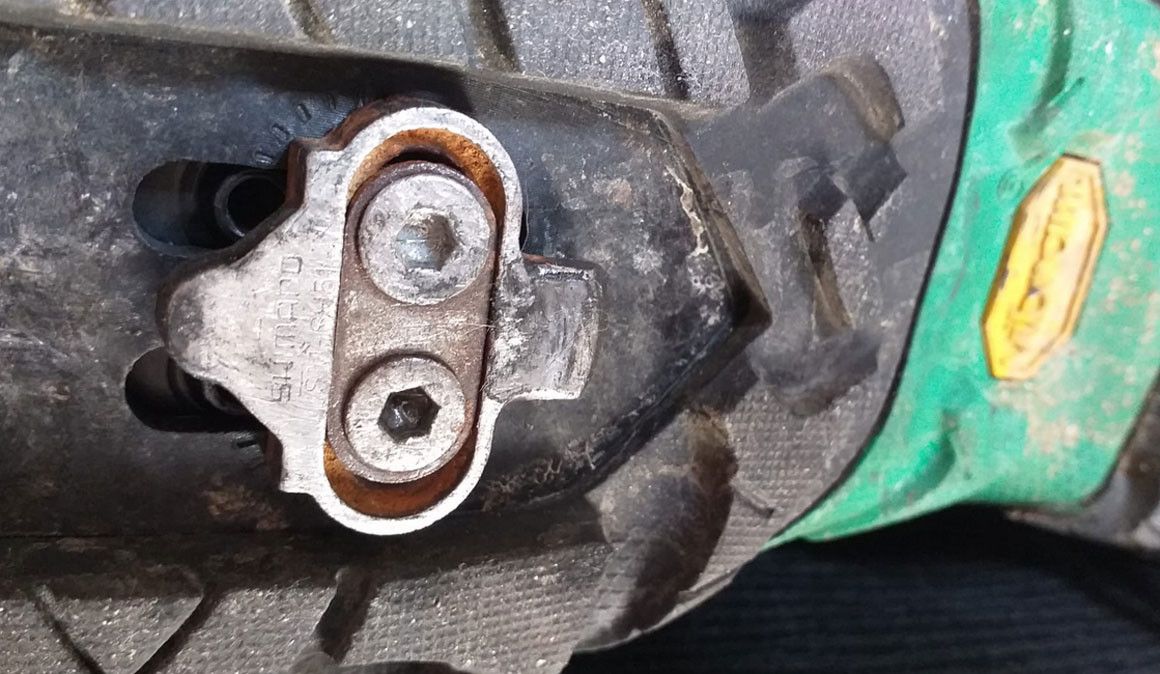 Os sapatos soltam-se facilmente dos pedais? Pode estar na altura de substituir os cleats  