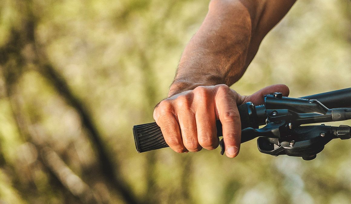 Sentes as mãos dormentes quando andas de bicicleta? Experimenta isto...
