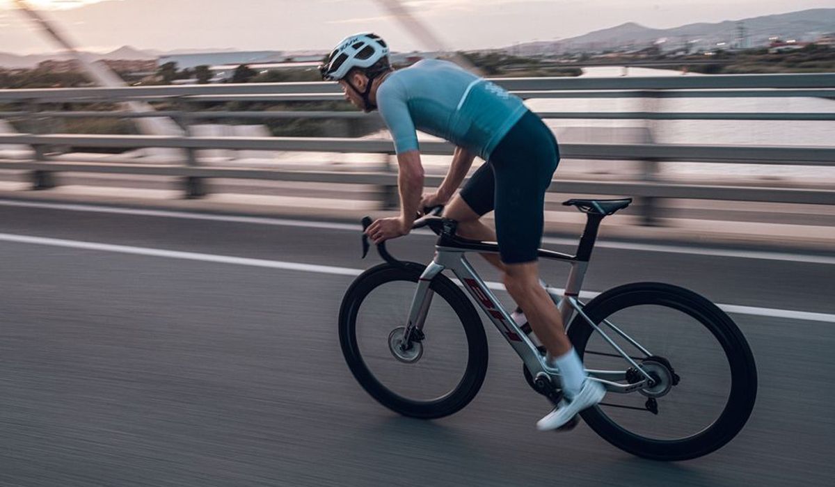 Andar de bicicleta pode aumentar o risco de cancro na próstata ou testículos?