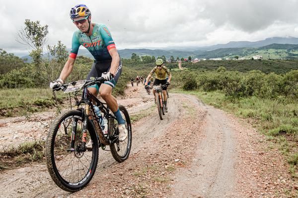 Tiago Ferreira continua a liderar na Santander Brasil Ride Espinhaço