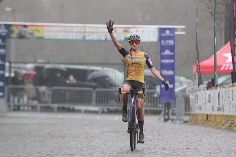 Ana Santos e Mário Costa revalidam títulos de ciclocrosse em Santo Tirso