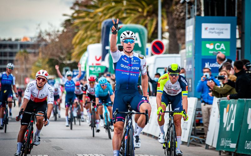 Fabio Jakobsen ganha etapa inaugural da "Algarvia" ao sprint