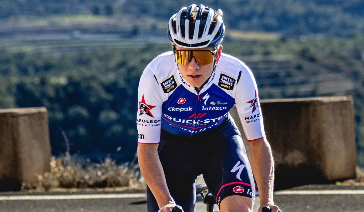 Remco Evenepoel multado por conduzir em excesso de velocidade