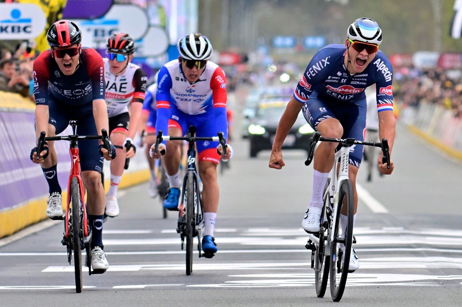 Mathieu van der Poel ganha o Tour de Flandres e Pogacar vacila