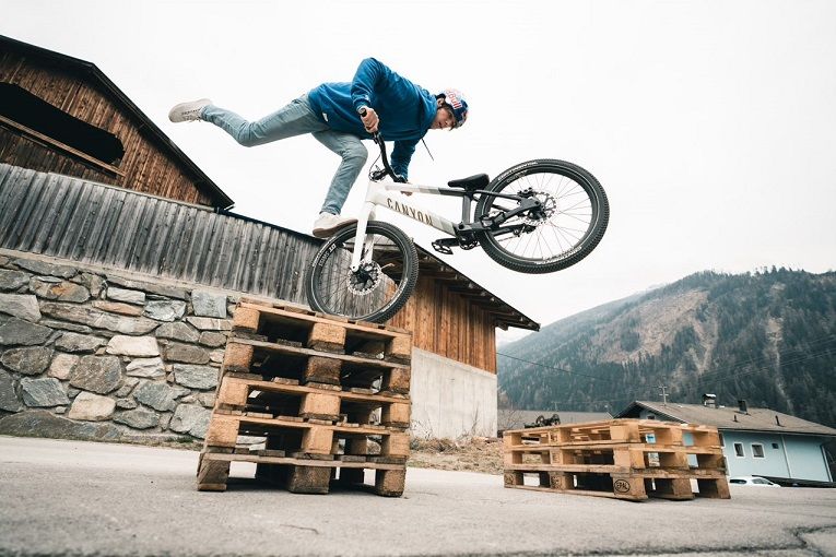 Canyon apresenta a nova Stitched CFR Trial