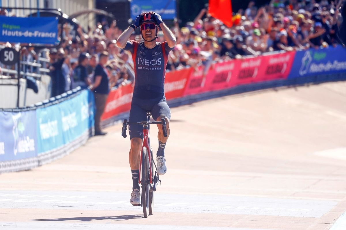 Dylan van Baarle ganhou a Paris Roubaix 2022