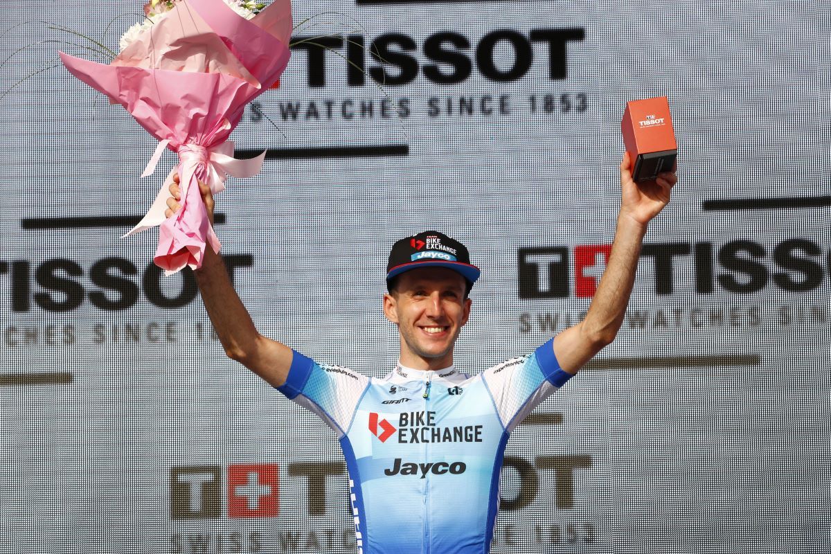 Yates ganhou o contrarrelógio da segunda etapa do Giro e Van der Poel mantém a liderança