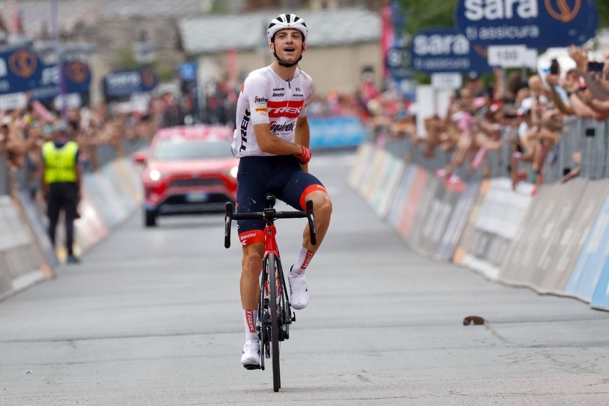Giulio Ciccone ganhou emocionado a 15ª etapa do Giro