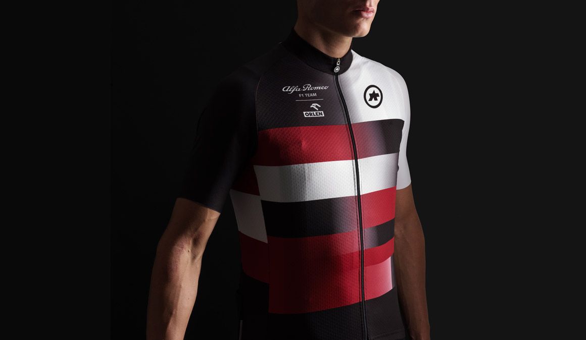 Boas notícias para os fãs da Assos e da Alfa Romeo