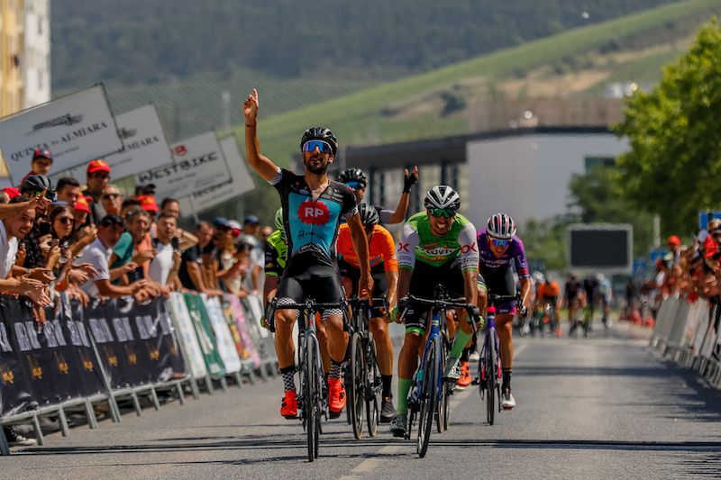Daniel Freitas vence etapa e conquista camisola amarela 