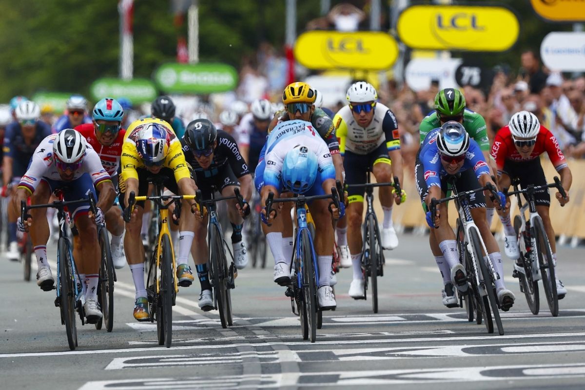 Dylan Groenewegen ganhou a terceira etapa do Tour 