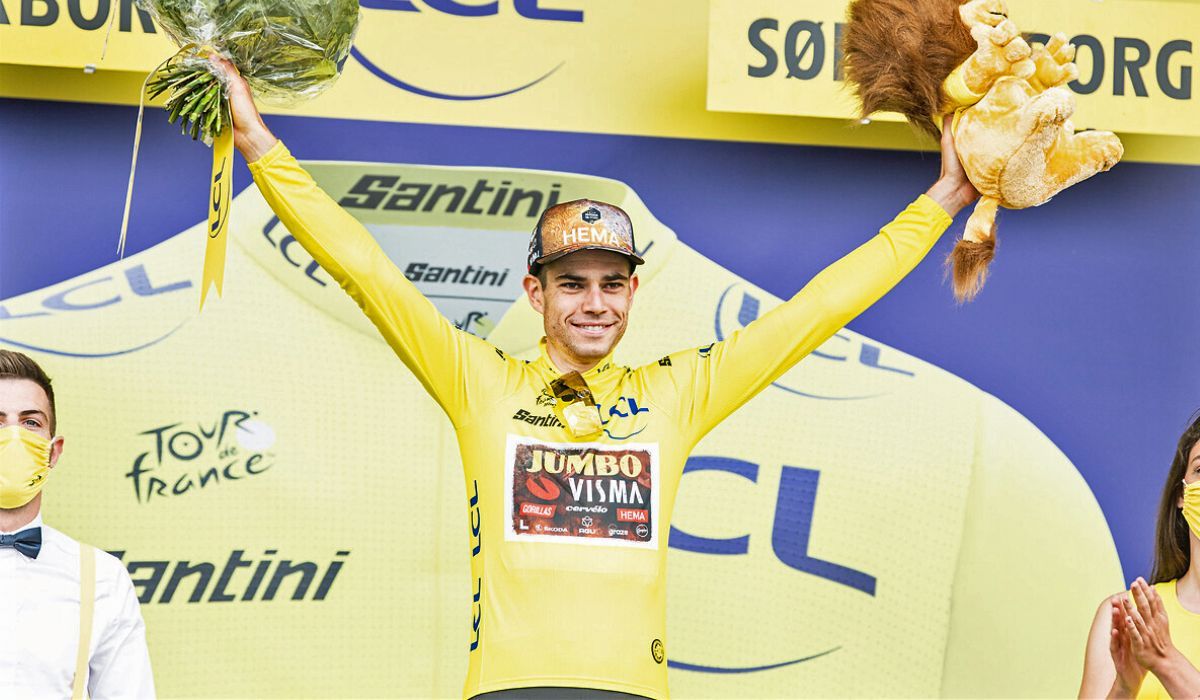 Van Aert sancionado por atirar lixo fora da zona autorizada