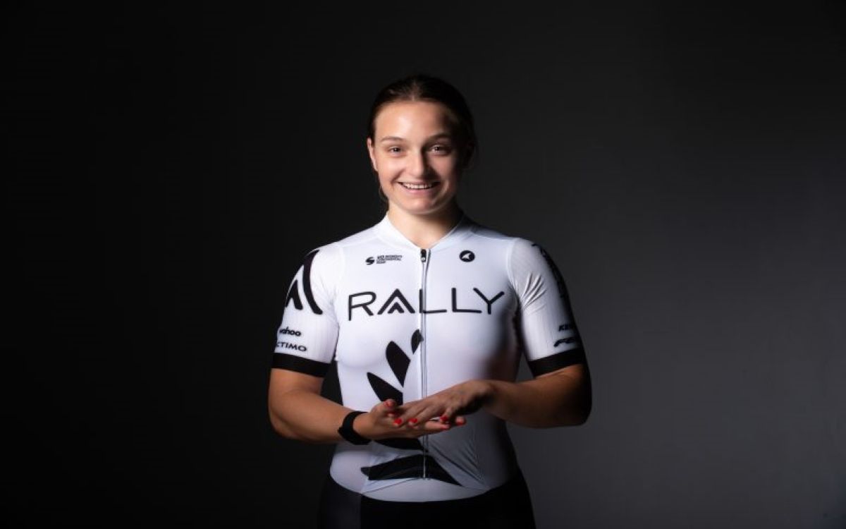 Campeã de ciclismo neozelandesa admite ter se dopado  