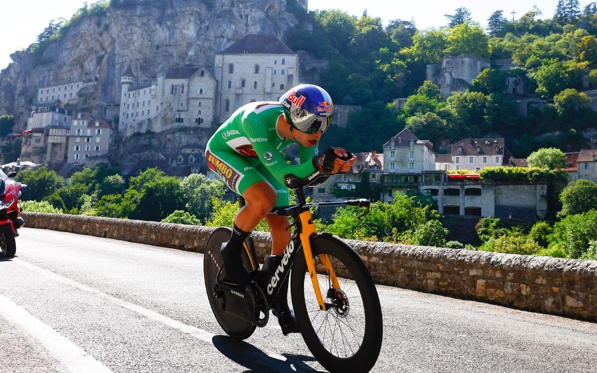 Wout van Aert ganhou o crono e acabou emocionado