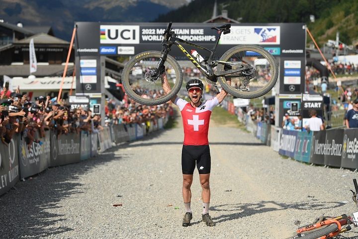 Nino Schurter ganha pela 10ª vez o Mundial de XCO