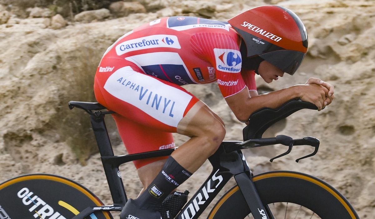 Evenepoel faz contrarrelógio soberbo e ganha tempo aos rivais