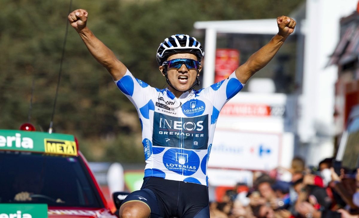 Carapaz faz um hat trick na Vuelta e Evenepoel garante a vitória