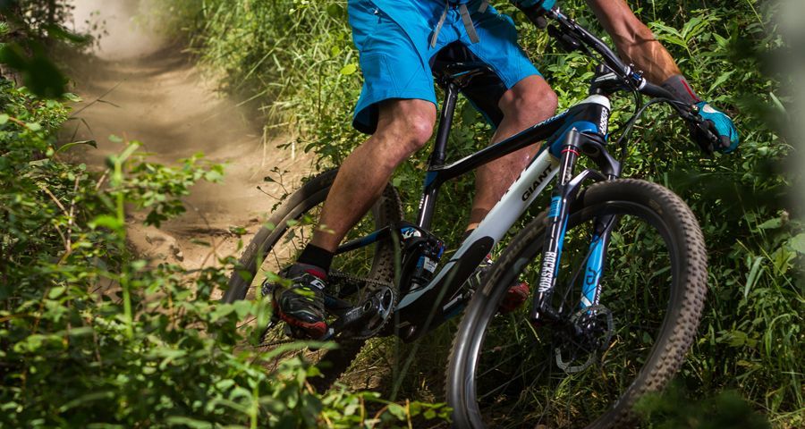 Se tens dores no joelho quando andas de bicicleta, lê este texto
