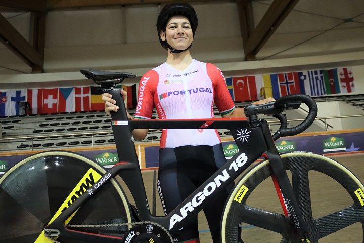 Cofidis entrega bicicleta à Seleção Feminina de Ciclismo de Pista