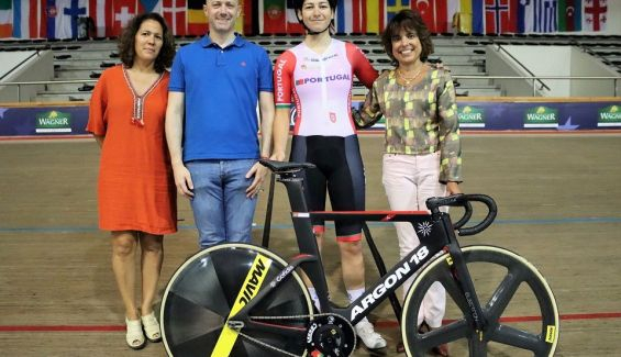 Cofidis entrega Bicicleta a DanielaCampos Cofidis entrega Bicicleta a DanielaCampos