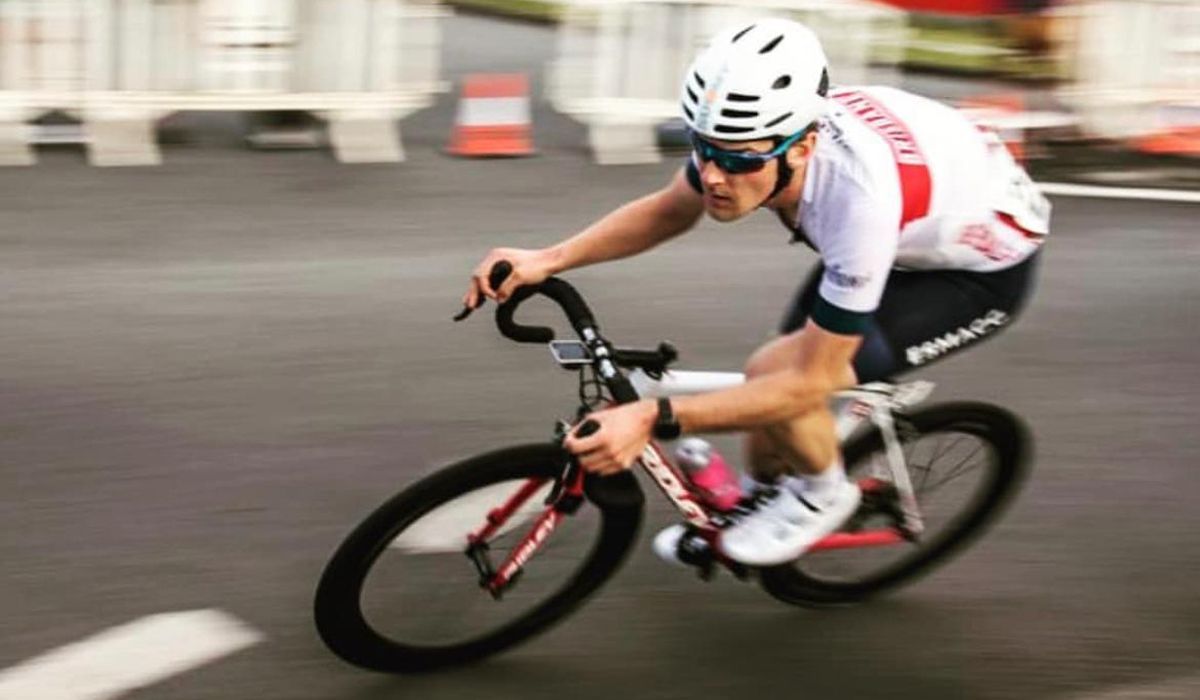 Ciclista dá nas vistas numa plataforma virtual e recebeu proposta da UAE Emirates