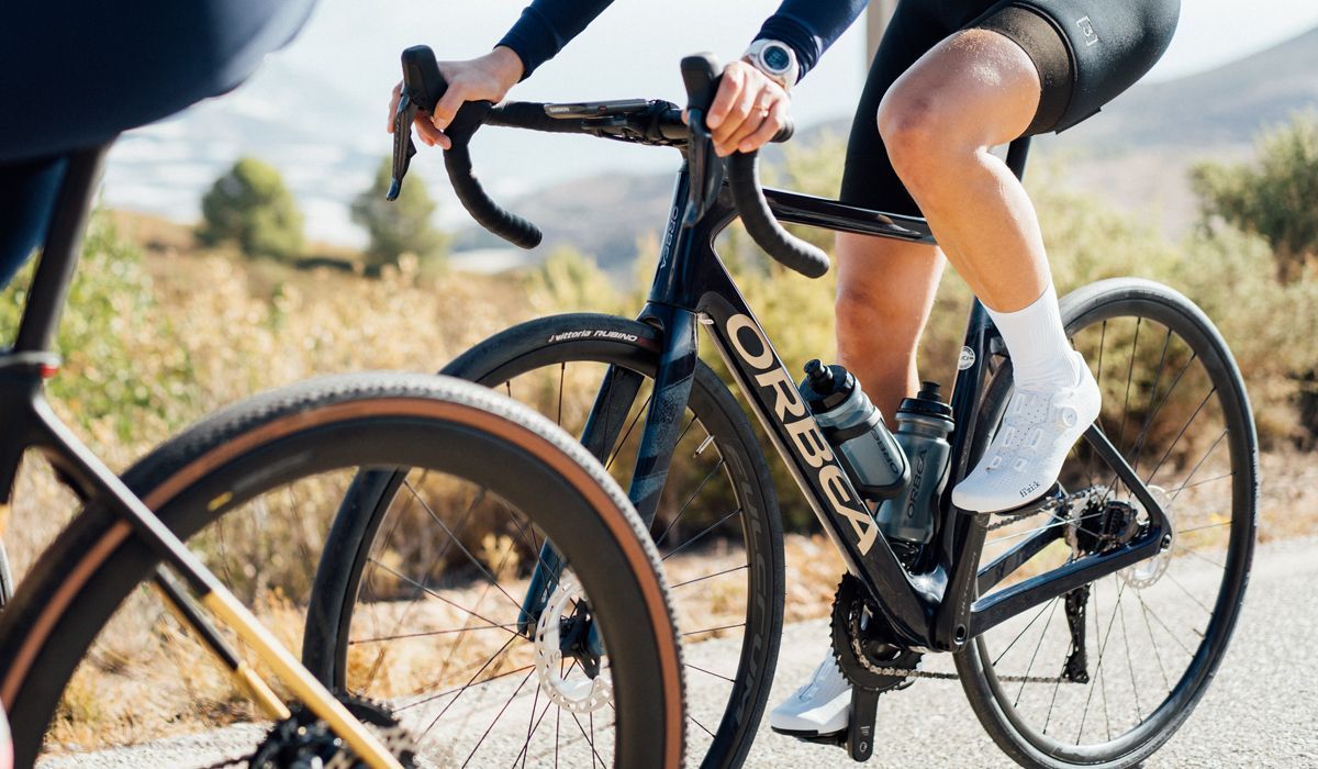 Orbea apresenta a sua nova gama de estrada 2023, com novas cores e componentes atualizados