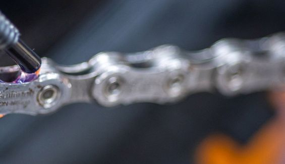 cera o aceite para la cadena la eterna duda detalle