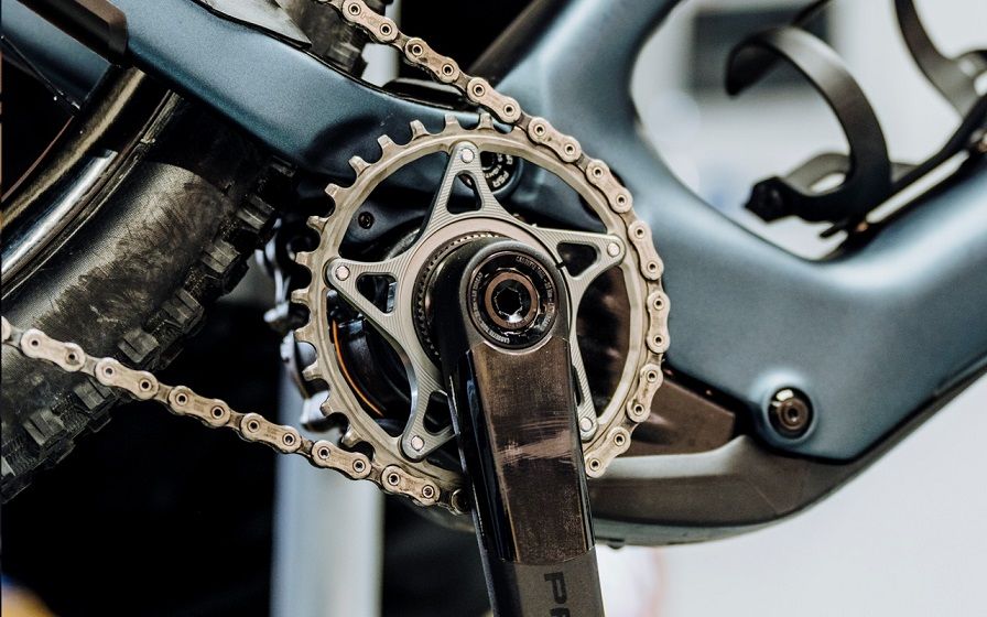 AbsoluteBLACK lança no mercado prato específico para e bikes