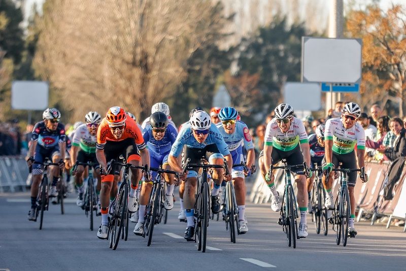 Santiago Mesa venceu a prova inaugural do calendário de estrada