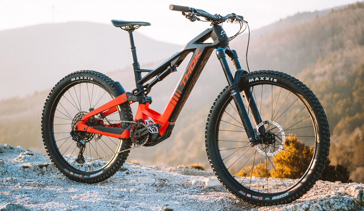 Thok mostra a sua primeira ebike em carbono, a Gram