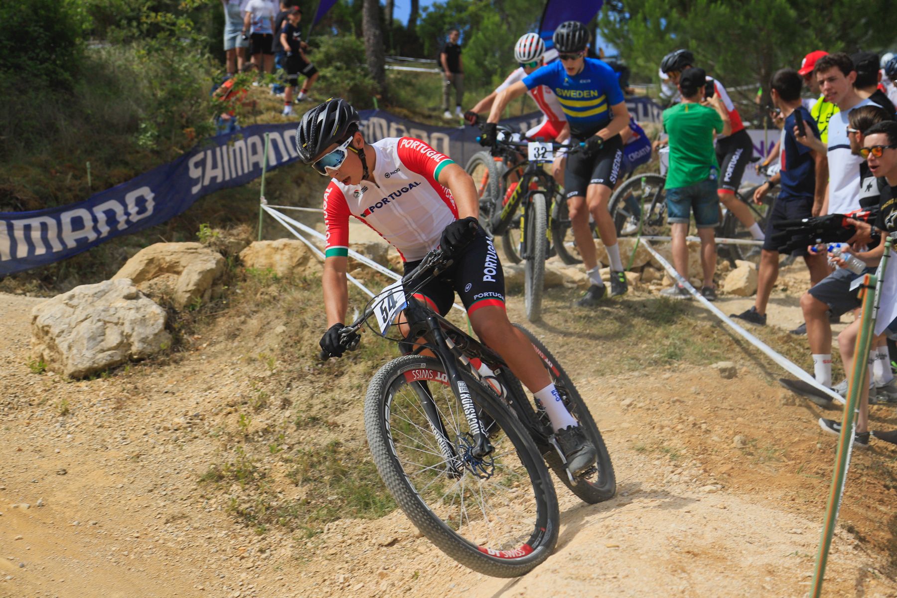 Vinte jovens ciclistas representam Portugal em Espanha e França