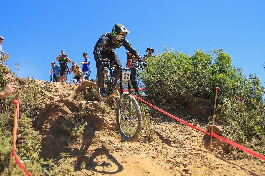 Jack Reading e Kira Zamora venceram terceira ronda da Taça de Downhill