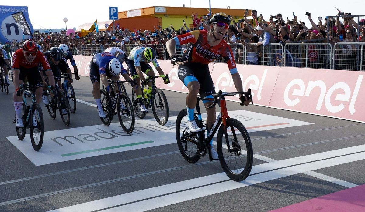 Jonathan Milan vence a segunda etapa ao sprint