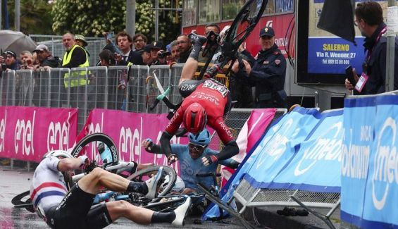 imagen de la espectacular caida en el sprint