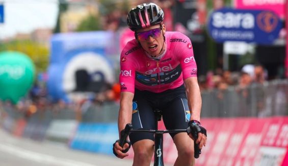 leknessund team dsm no se dejo ni un gramo de fuerza para defender la maglia rosa 7 1200x690 leknessund team dsm no se dejo ni un gramo de fuerza para defender la maglia rosa 7 1200x690