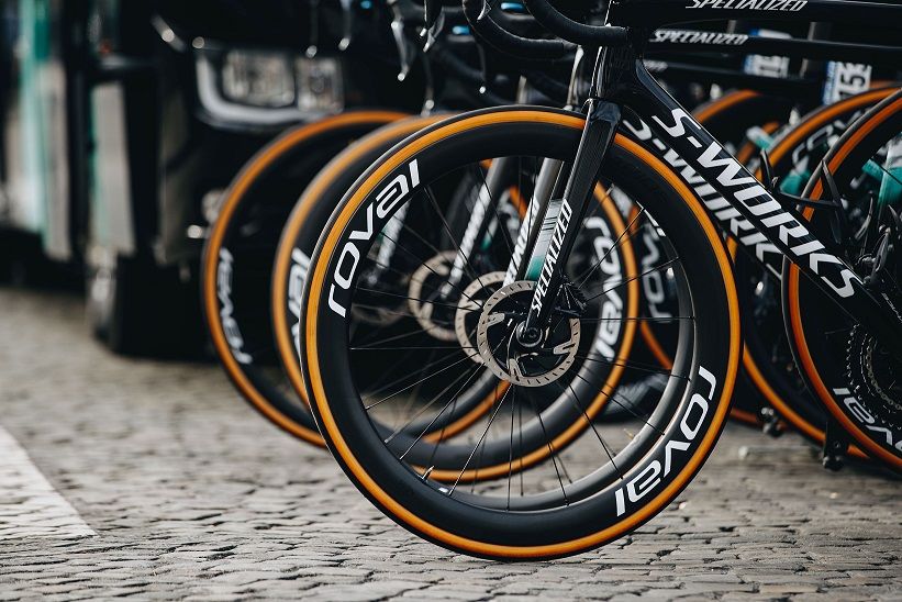 Specialized está com descontos de 50% em pneus e câmaras de ar