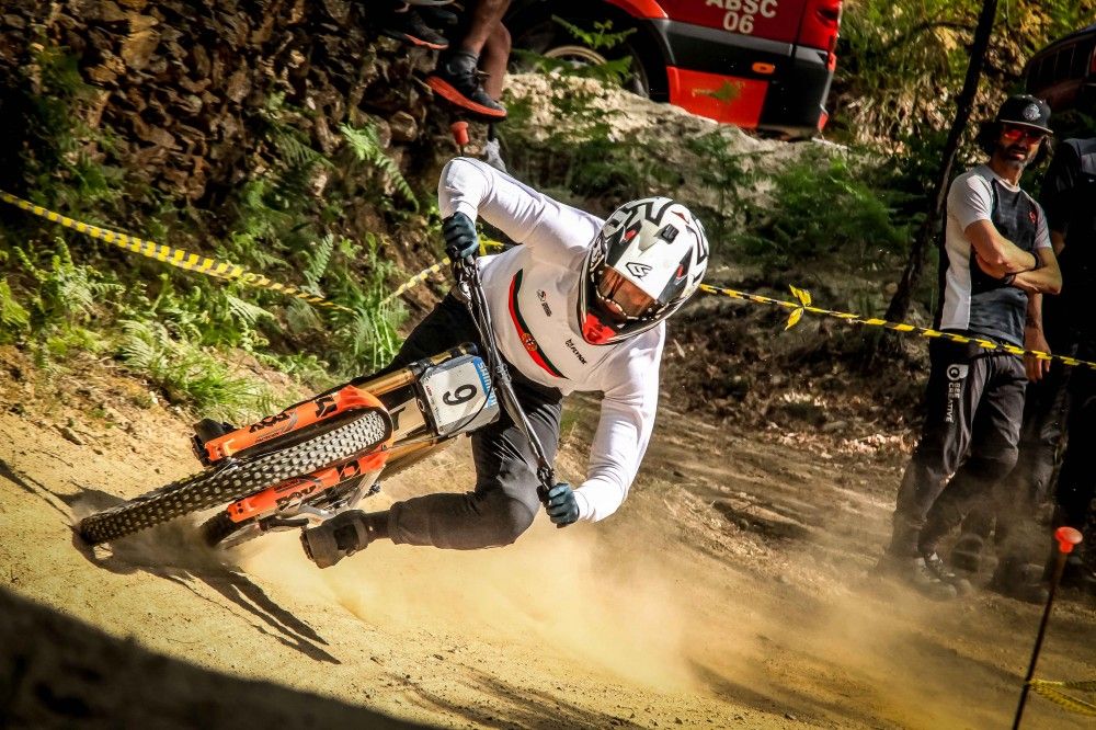 Gonçalo Bandeira e Zoe Zamora ganham a Taça de Portugal de Downhill