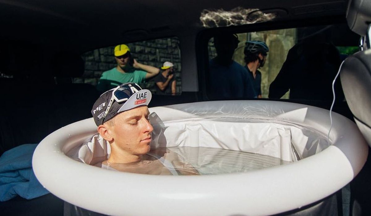 UAE Emirates levou uma piscina portátil para o Tour para acelerar a recuperação