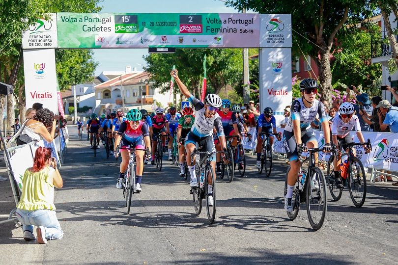Marta Carvalho triunfa com sprint poderoso na etapa inaugural da Volta Sub 19