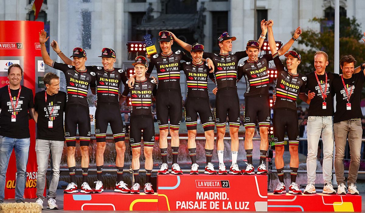 Os ciclistas da Jumbo Visma no pódio em Madrid