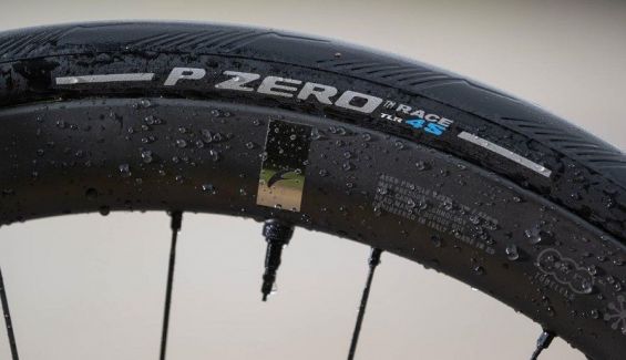 PIRELLI P ZERO Race 4S TLR tyre @mirrormedia.art PIRELLI P ZERO Race 4S TLR tyre @mirrormedia.art
