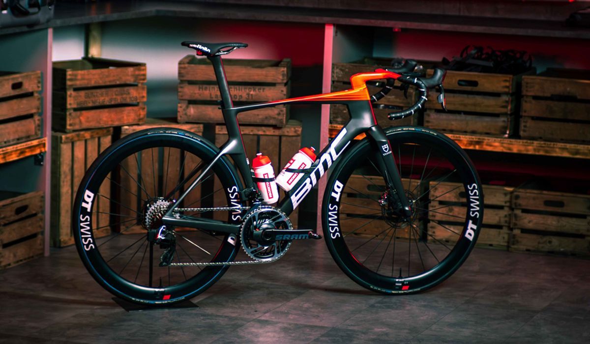 Tudor Pro Cycling apresenta a BMC Teammachine R com a qual vai competir em 2024