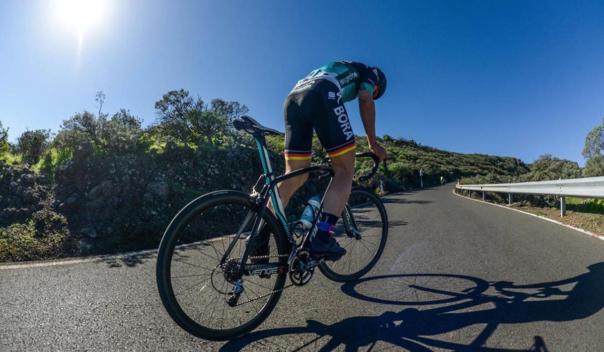Valores de referência em termos de potência dos ciclistas amadores e profissionais