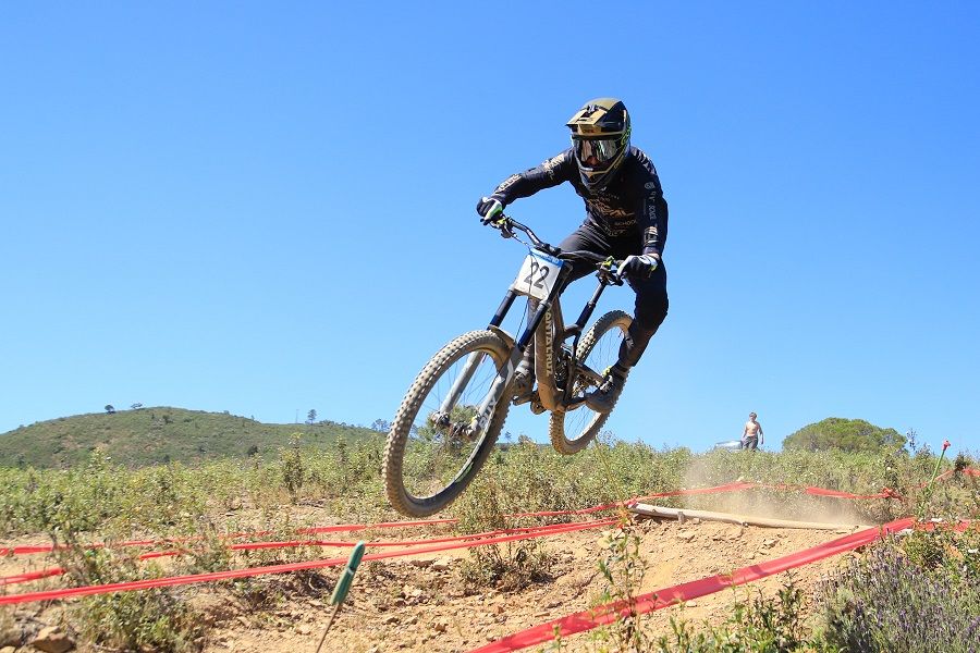 Jack Reading vence o Downhill Internacional Serra do Caramulo