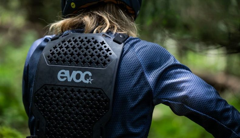 2023 EVOC TORSO PROTECTOR ёNathanHughes (7)