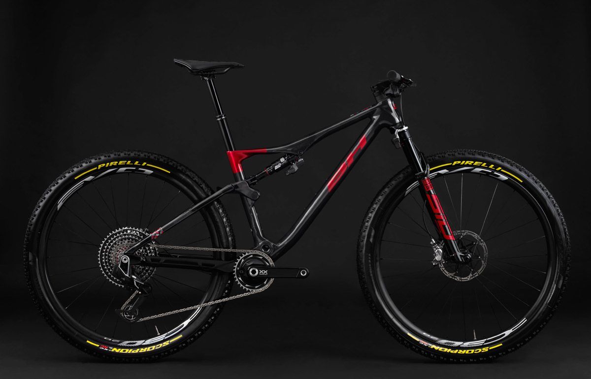 BH Lynx Race Carbon também com Flight Attendant