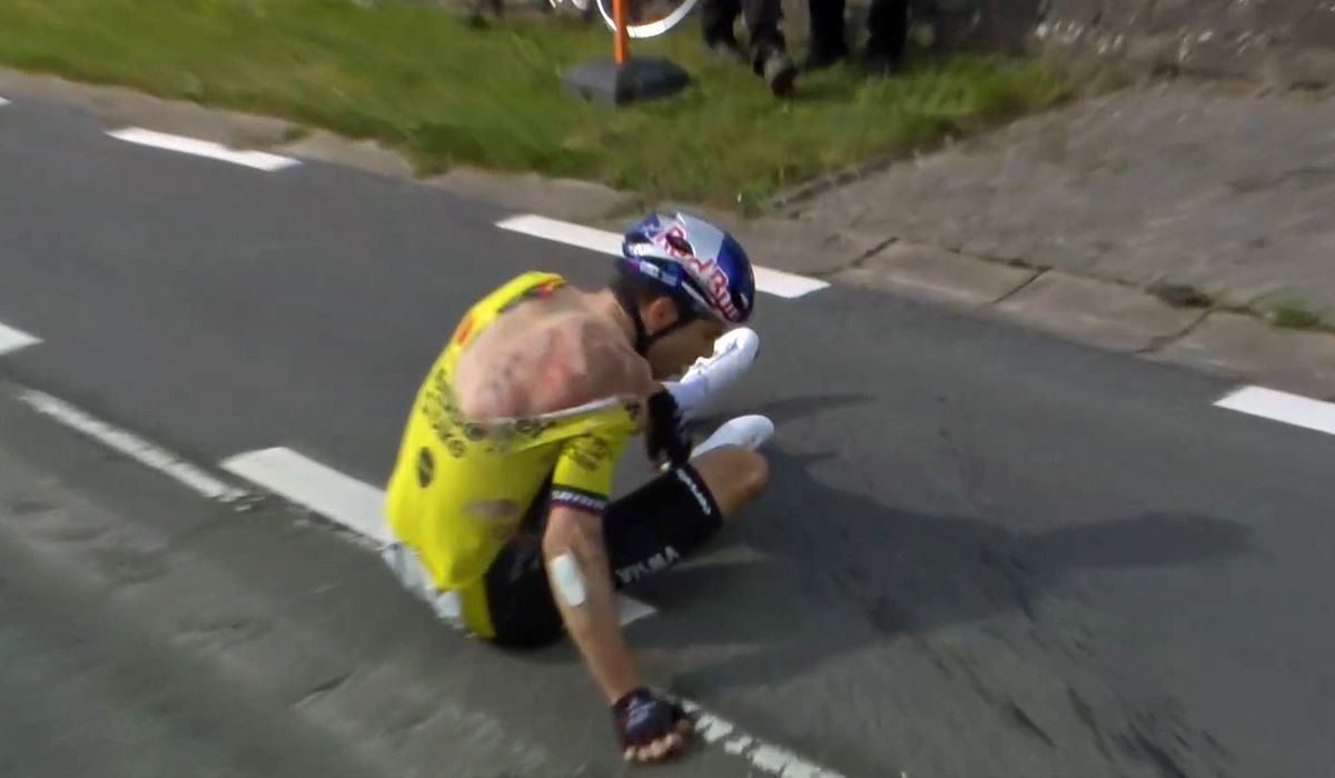 Van Aert abandona a Dwars Door Vlaanderen após queda