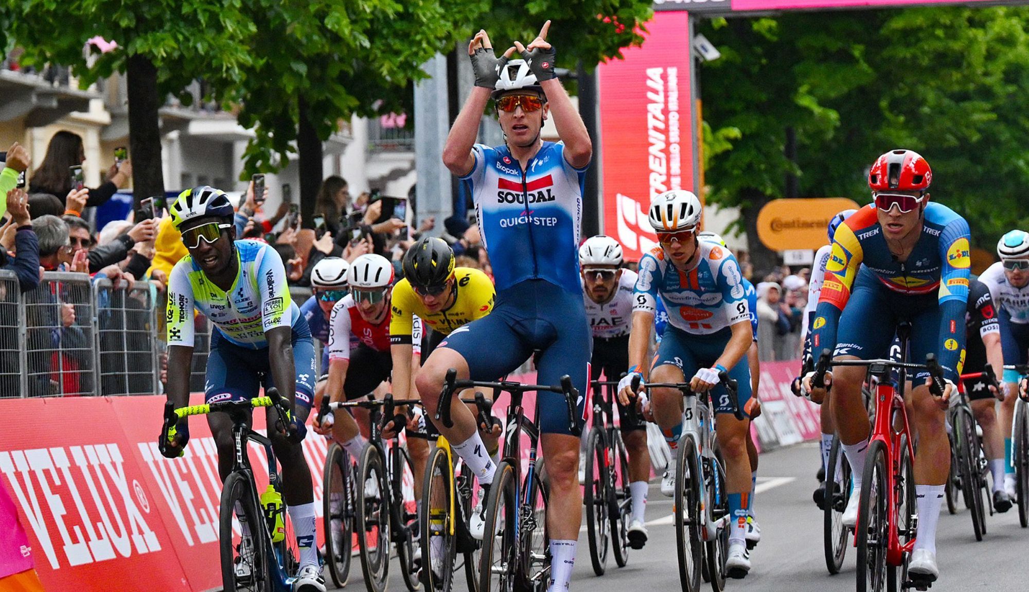 Merlier ganha ao sprint 3ª etapa do Giro